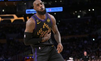 扛着球队走！詹姆斯：这个年纪还能打热爱的比赛很幸运