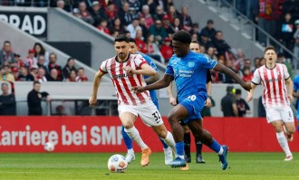 24岁日本新星铃木唯人闪耀德甲：弗赖堡主场3-3顽强逼平勒沃库森