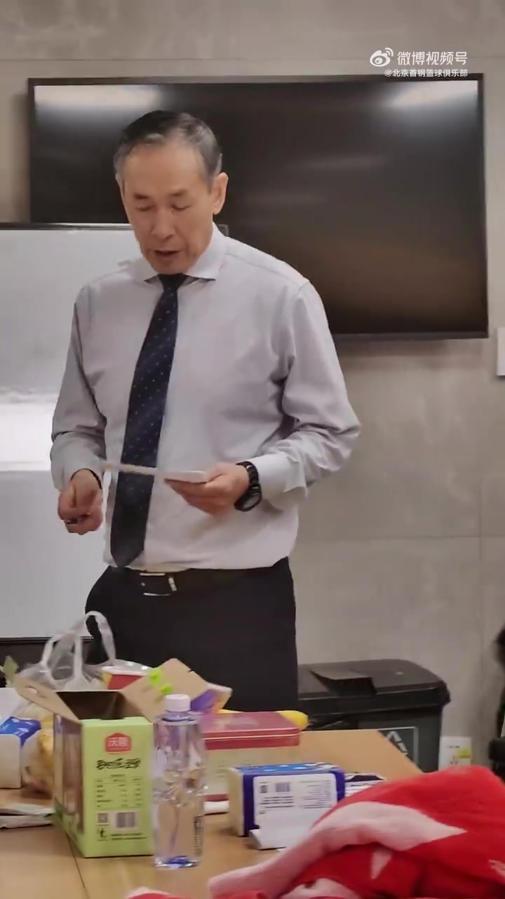 许利民更衣室演讲：我们赛前准备得非常充分 第2场比赛会更加残酷